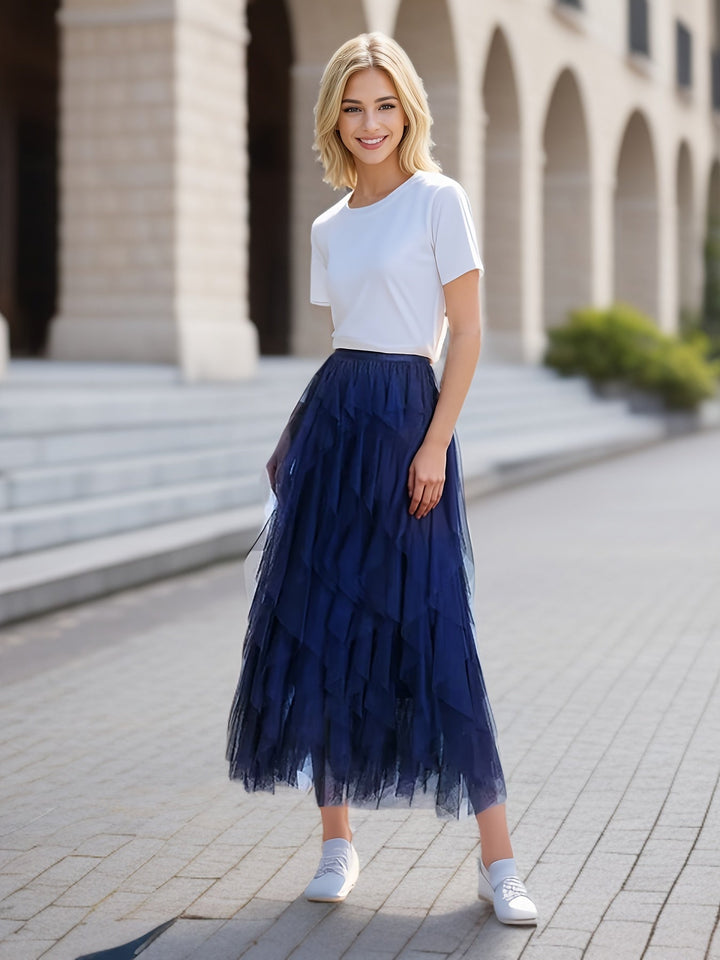 Dames maxirok met vloeiende gelaagde stof, een comfortabele en elegante fashion keuze voor vrouwen.