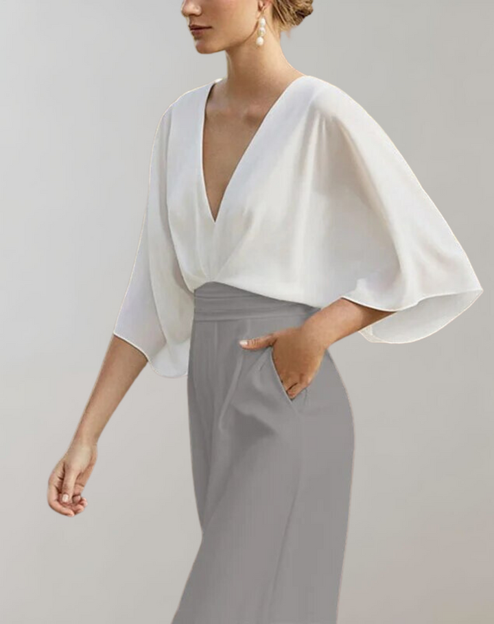 Chic silhouet: Dames jumpsuit met wijde pijpen, diepe V-hals. Modieuze avondkleding, comfortabel en elegant.