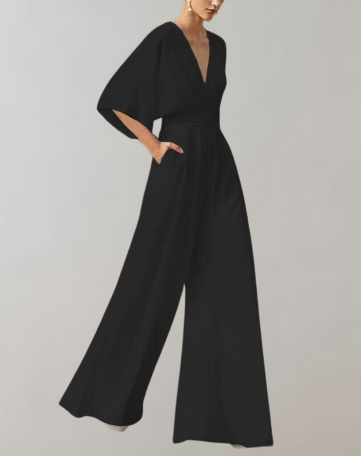 Feestelijke dames jumpsuit met elegante wijde pijpen, diepe V-hals. Chique avondkleding voor speciale momenten.