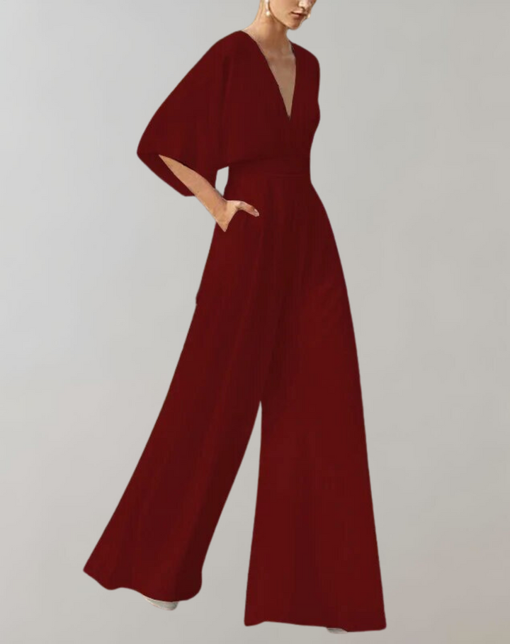 Stijlvolle dames jumpsuit met wijde pijpen en flatterende diepe V-hals, voor een elegante en trendy uitstraling.