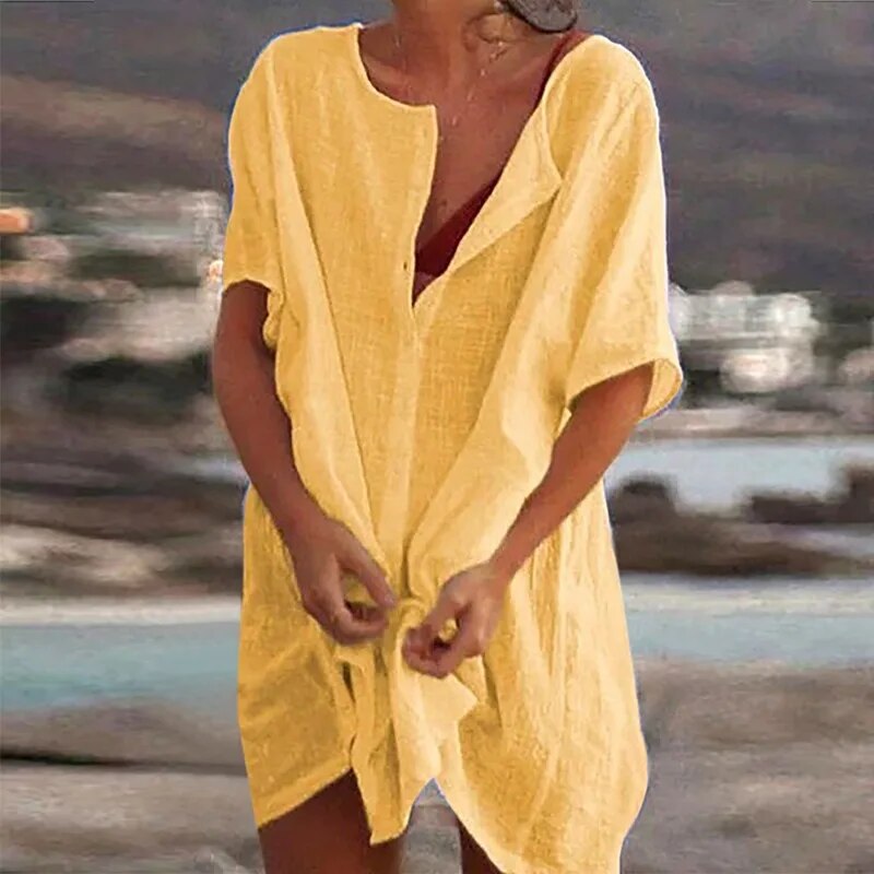 Korte zomerjurk voor dames met uitlopende zoom, perfect als strandjurk of casual outfit.