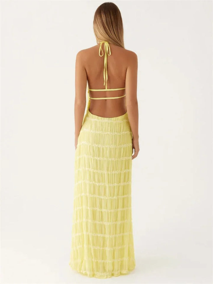 Witte elegante maxi damesjurk met verleidelijke open rug en halternek voor een chique look.