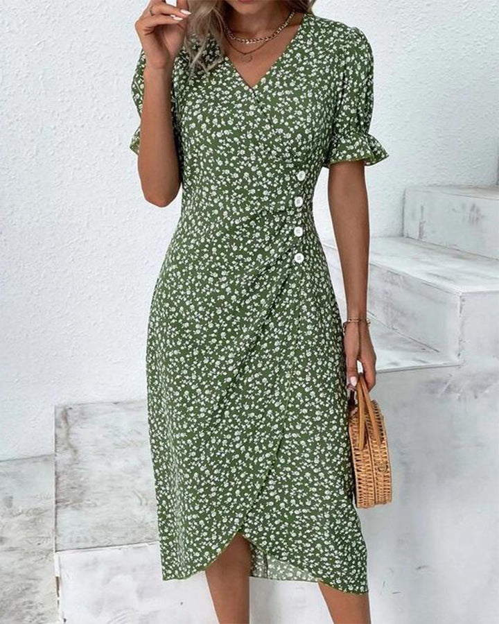 Elegante dames midi strandjurk met bloemenprint. Comfortabele v-hals jurk voor damesmode in de zomer.