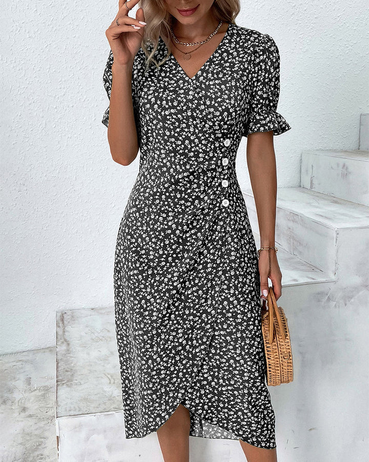 Dames midi zomerjurk met v-hals en bloemenprint. Comfortabel, elegant en perfect voor zomerse dagen of strand.