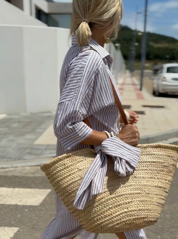 Elegante casual dames zomerjurk met polokraag, losvallend model en knoopsluiting.