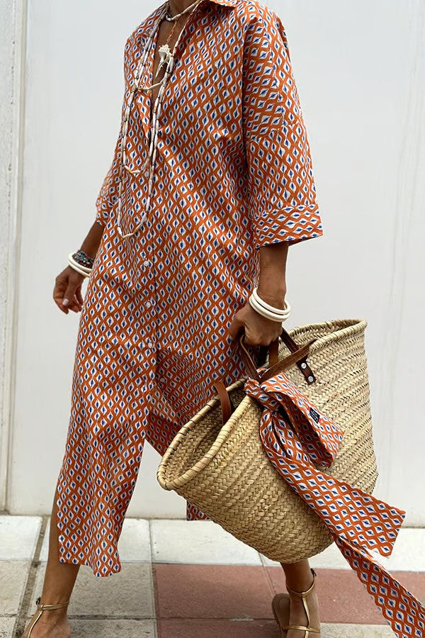 Comfortabele doorknoop polojurk voor dames, midilengte, met 3/4 mouwen en zomerse pasvorm.