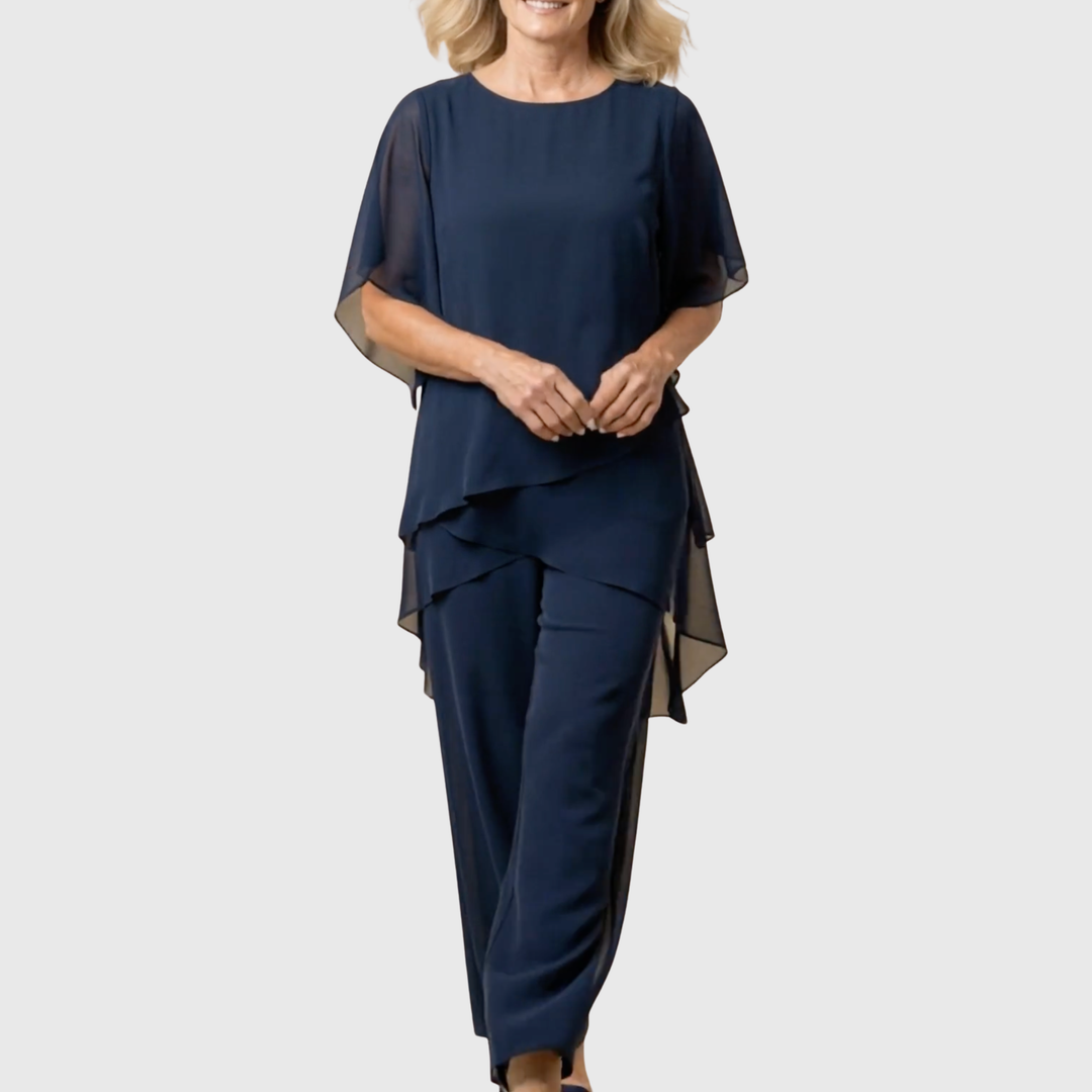 Asymmetrische draped top van de tweedelige dames set. Stijlvolle en veelzijdige kleding voor elke gelegenheid.