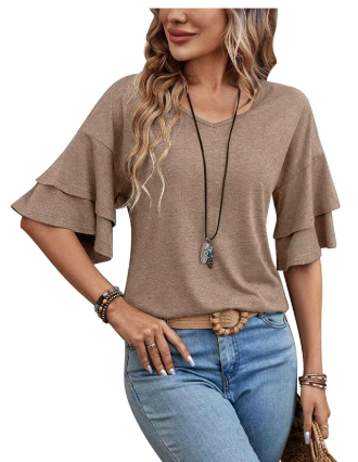 Stijlvolle dames top, ideaal voor casual chic outfits. Modieuze V-hals en flare mouwen voor lente/zomer.