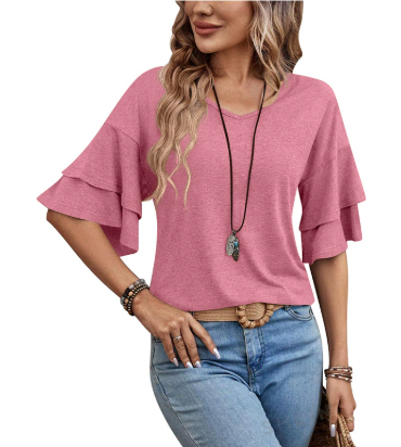 Modieuze dames zomertop met unieke flare mouwen en diepe V-hals. Comfortabele en stijlvolle keuze voor elk seizoen.