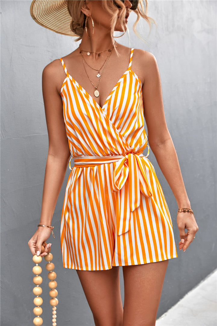 Zwarte casual dames jumpsuit met streepdesign, V-hals en losse pasvorm. Perfecte zomerkleding voor elke gelegenheid.