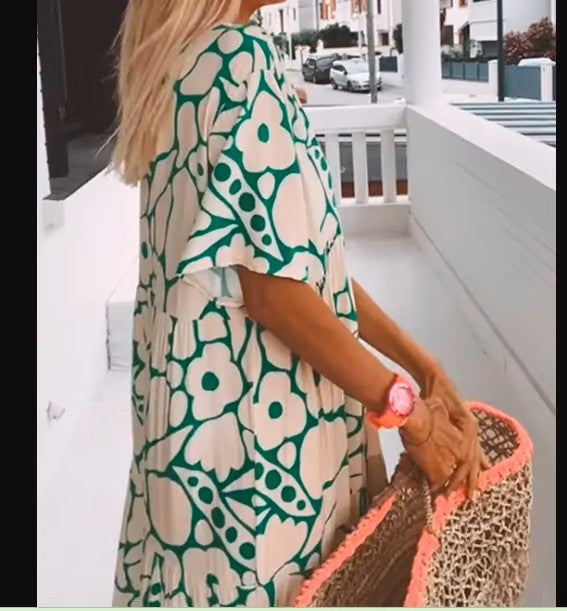 Veelzijdige Rosalie maxi jurk met V-hals voor dames, perfect als casual zomerjurk of chique feestjurk.