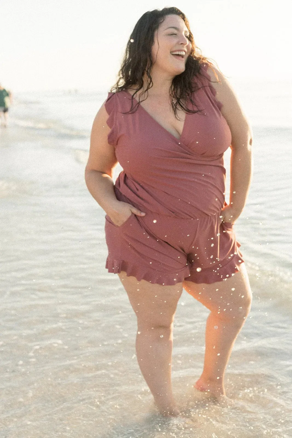 Dames zwem romper met shorts, een moderne en comfortabele keuze voor strand en zwembad.