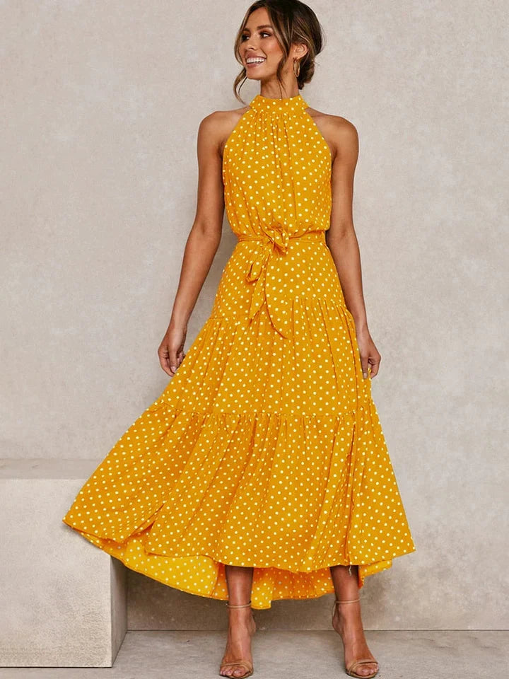 Stippenprint halterjurk: elegante damesjurk. Perfecte slimfit zomerkleding voor diverse gelegenheden.