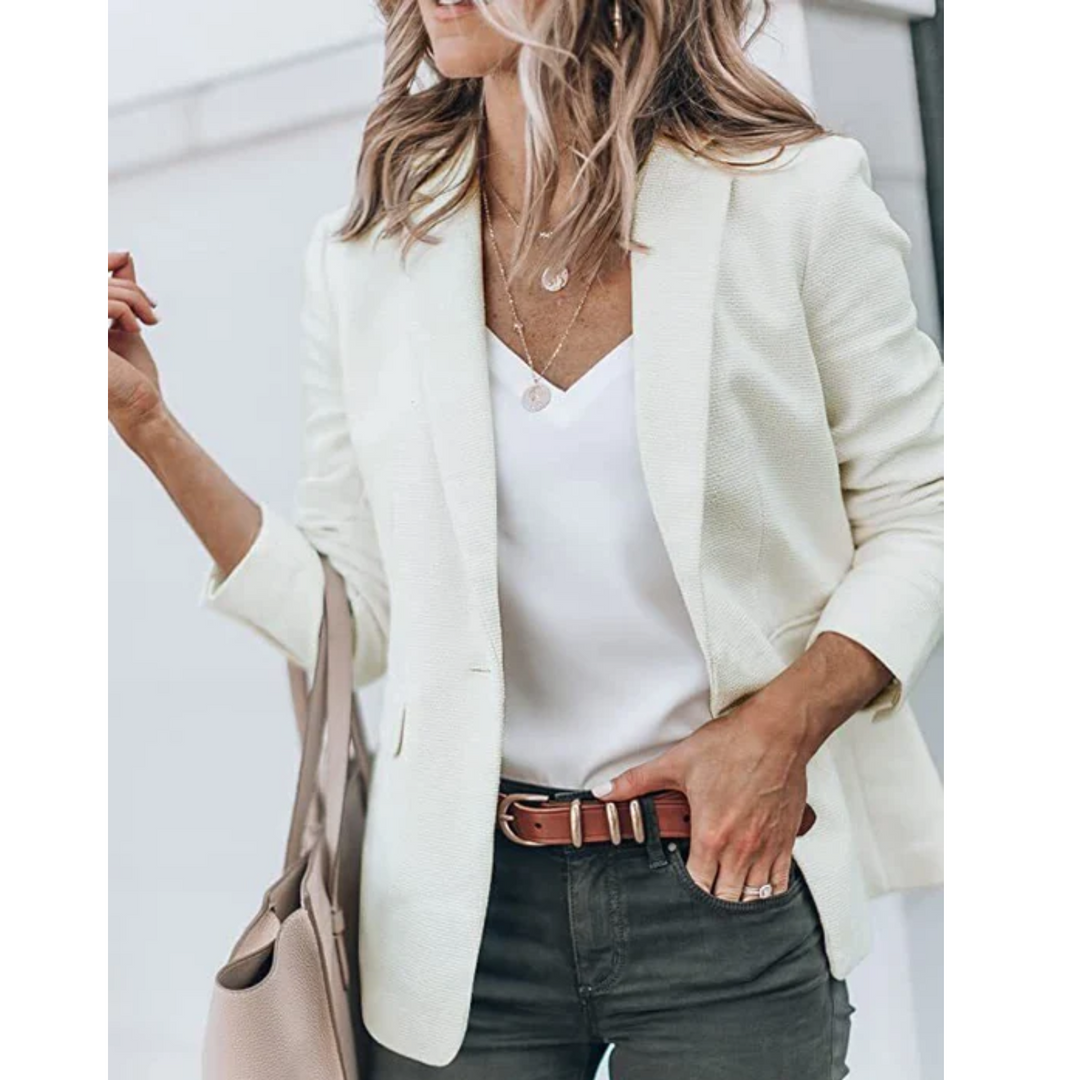 Getailleerde damesblazer, elegant en stijlvol. Perfect voor formele en zakelijke gelegenheden of als kantooroutfit.
