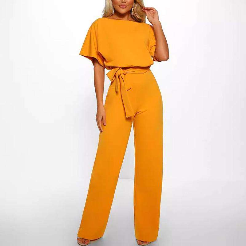 Luchtige dames jumpsuit met korte mouwen en ceintuur; comfortabel en modieus, ideaal voor ontspannen zomerdagen.
