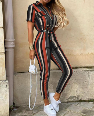 Modieuze dames overall met knoopsluiting, cargo stijl voor een veelzijdige lente/zomer outfit.