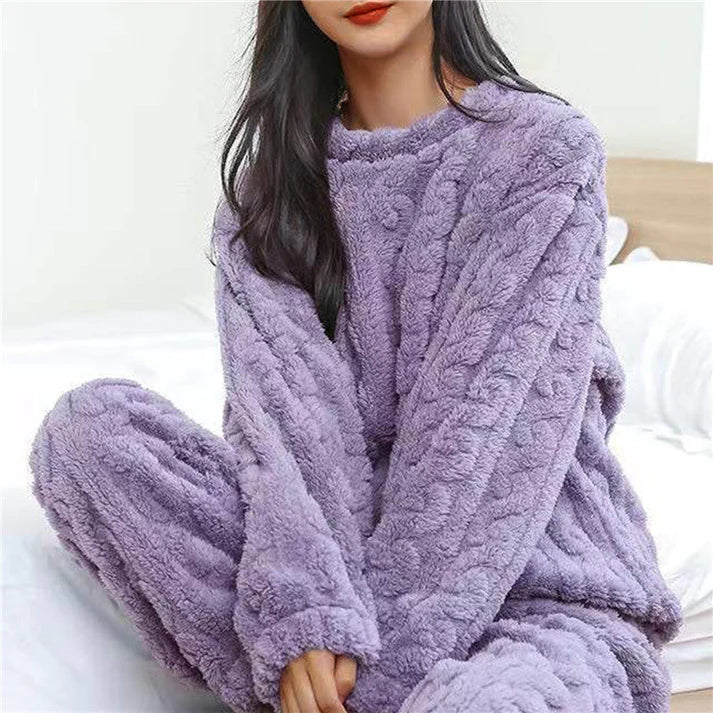 Comfortabele dames pyjama en loungewear set; warm tweedelig huispak met lange mouw voor thuis ontspanning.