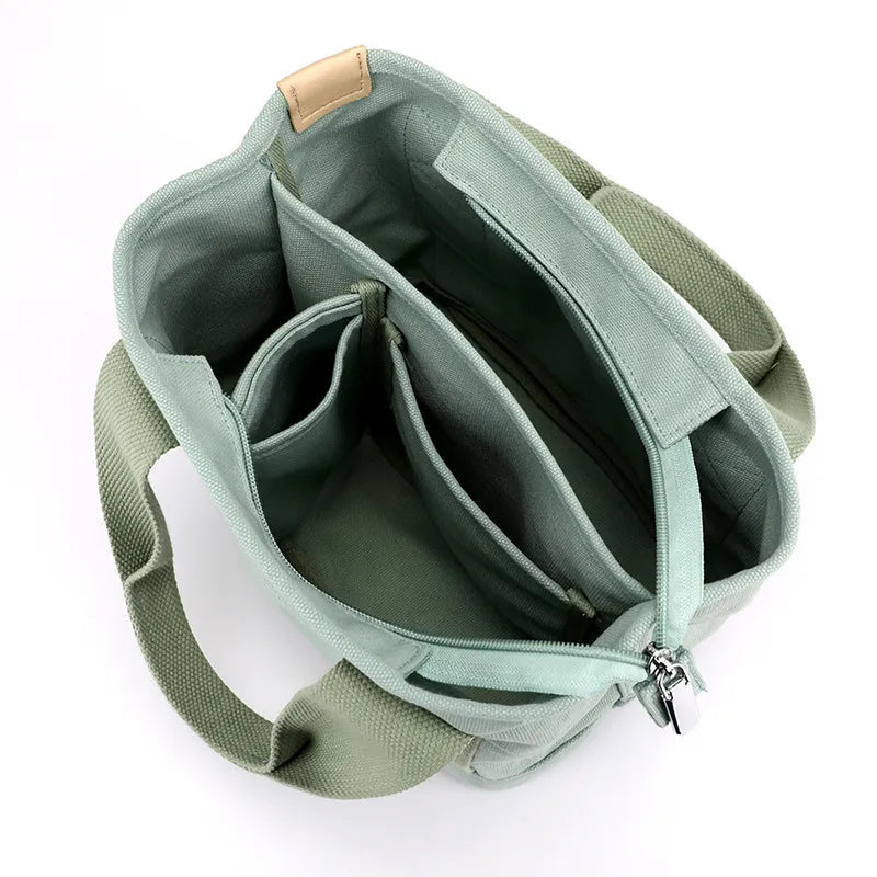 Stijlvolle blauwe dames schoudertas, comfortabel en ruim. Perfect als modieus accessoire voor vrouwen.