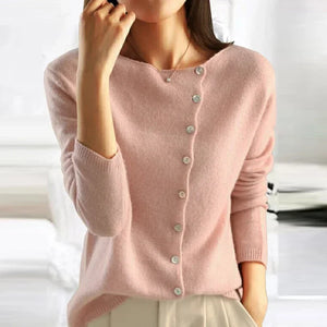 Modieuze dames cardigan trui met elegante knopen, perfect voor een stijlvolle en warme wintergarderobe.