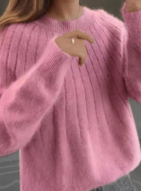 Veelzijdige damestrui met ronde hals en fluffy textuur; elegant voor lente en herfst outfits.