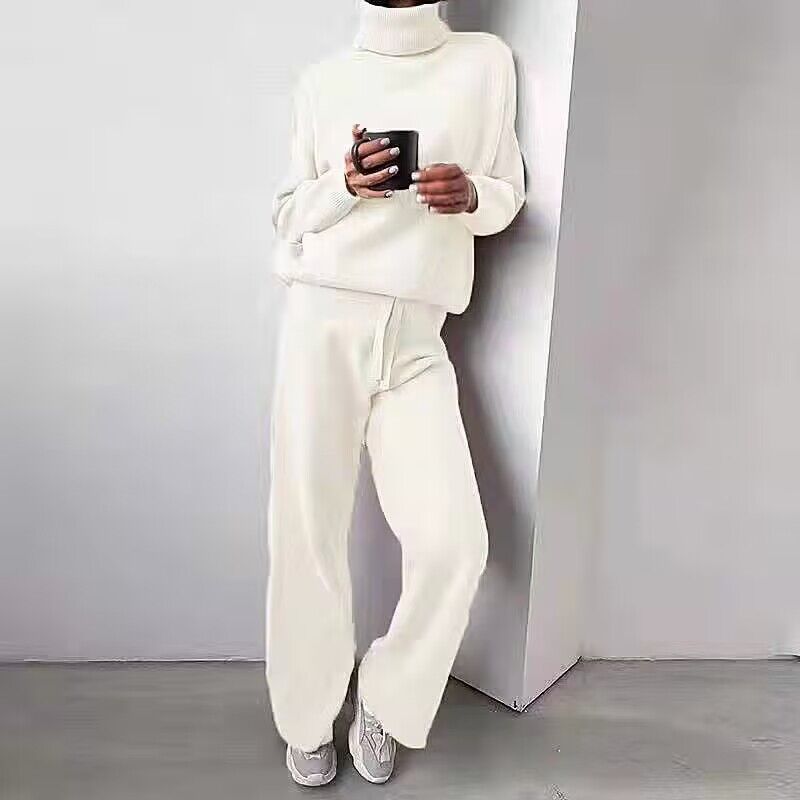 Comfortabele herfst/winter dames set: zachte coltrui met lange mouwen en losvallende joggingbroek.