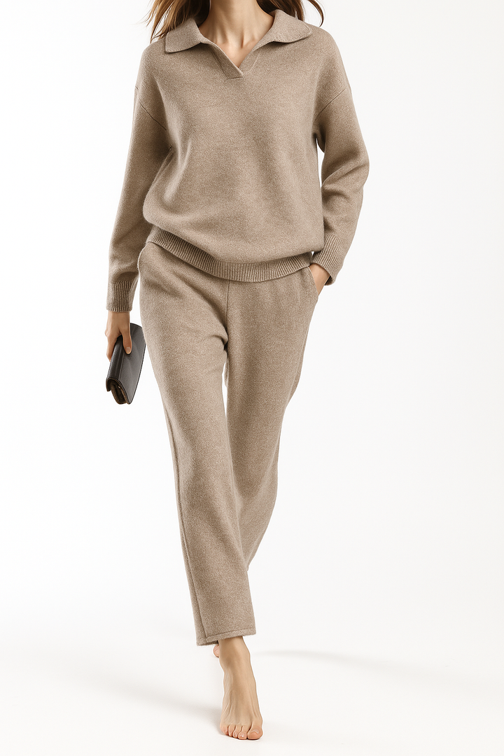 Dames loungewear set: comfortabele polo trui en hoge taille broek. Ideaal voor ontspannen momenten.