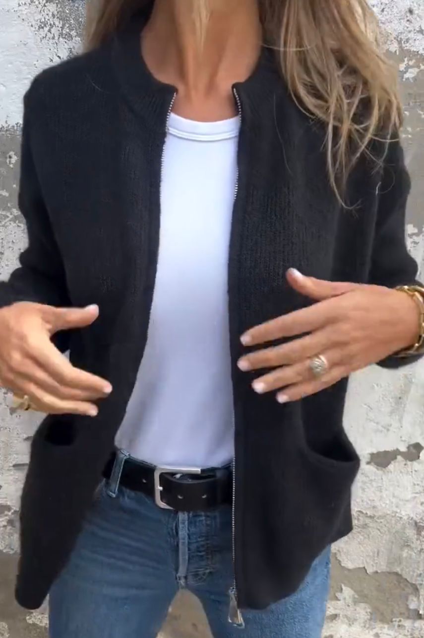 Elegant damesvest met rits, geschikt voor zowel formele als informele dameskleding stijlen.