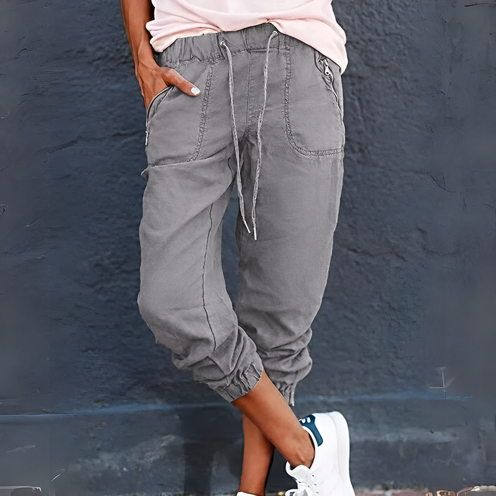 Comfortabele dames cargobroek met trekkoord. Een veelzijdig kledingstuk voor trendy casual outfits.
