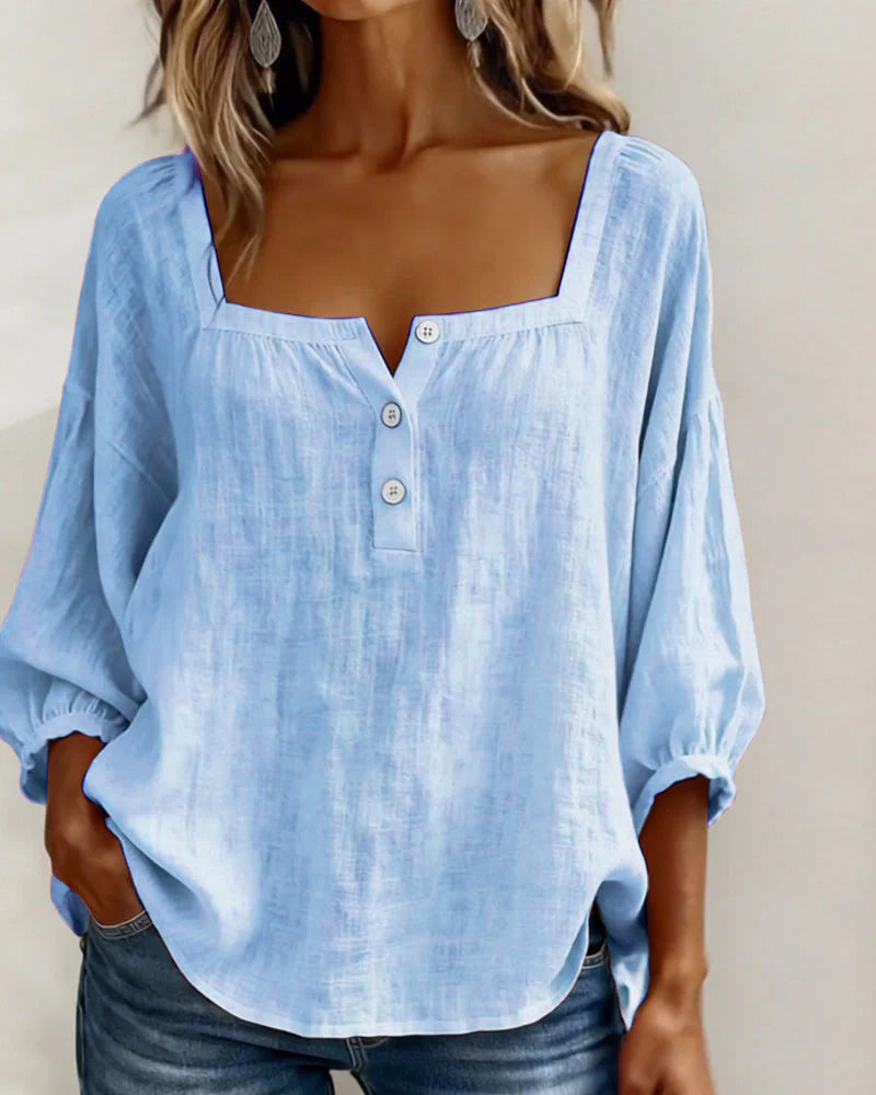Stijlvolle damesblouse met vierkante hals en pofmouwen, gecombineerd voor een complete lente-outfit.