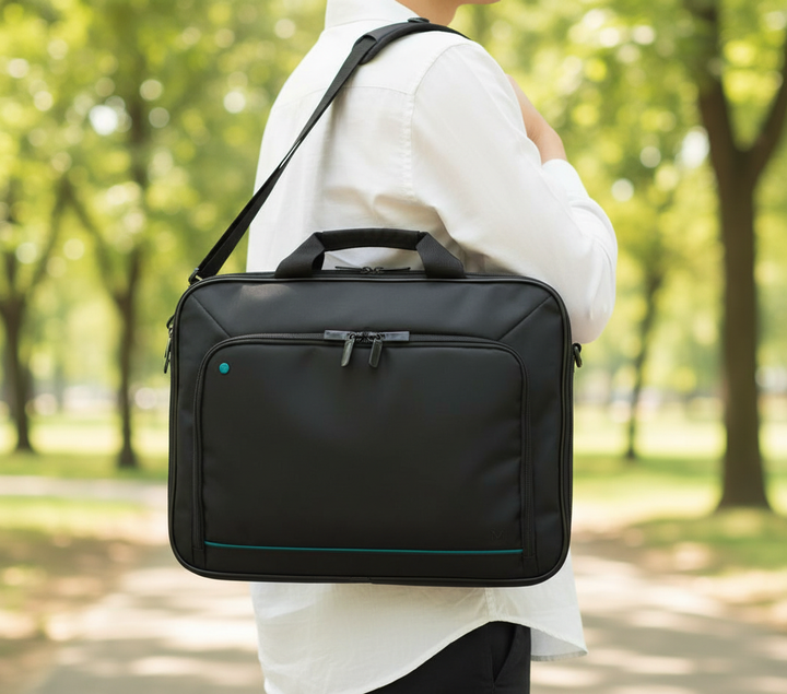 Stijlvolle dames laptoptas voor 15.6 inch laptops, ideaal voor werk, school of zakelijk gebruik.