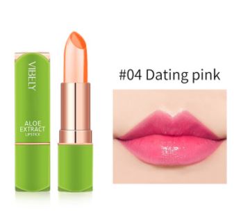 Gedetailleerde foto van de aloë vera lippenstift, de groene kern en de hydraterende formule.