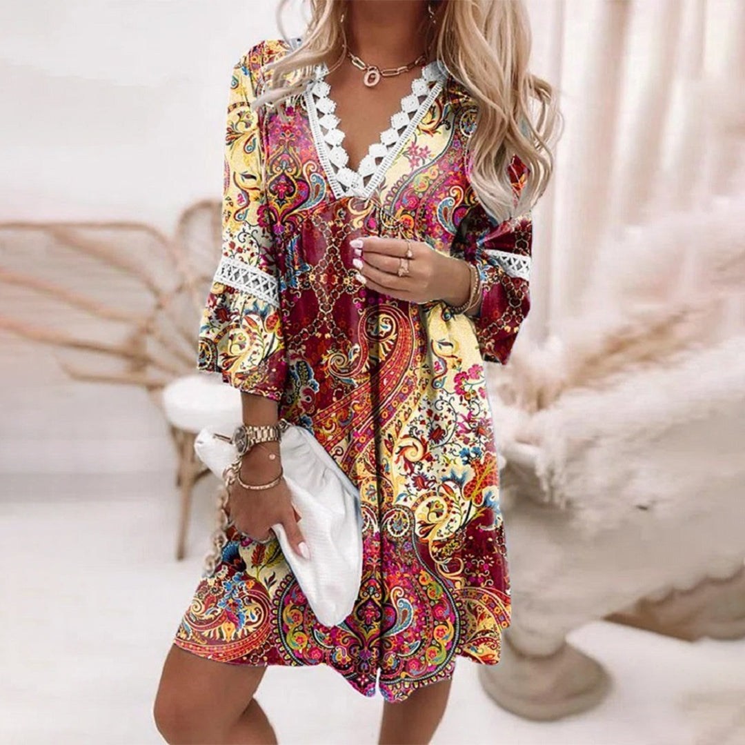 Comfortabele losvallende zomerjurk voor dames, met korte mouw en V-hals. Perfect als casual of strandjurk.