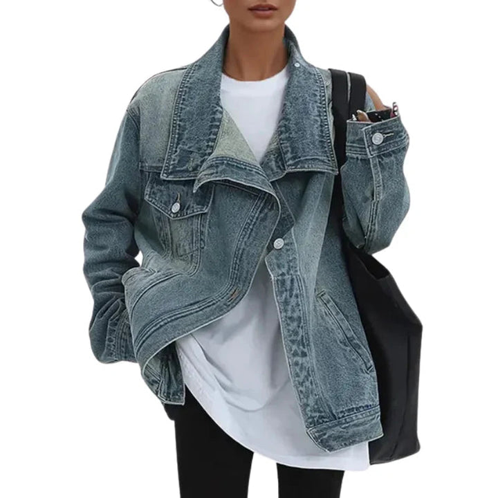 Comfortabele damesjas met relaxte pasvorm en praktische knoopsluiting. Een veelzijdige, tijdloze jas voor elke moderne vrouw.