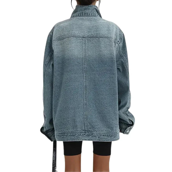 Stijlvolle damesjas met relaxte pasvorm en modieus design. Veelzijdige casual jas met knoopsluiting voor een moderne look.
