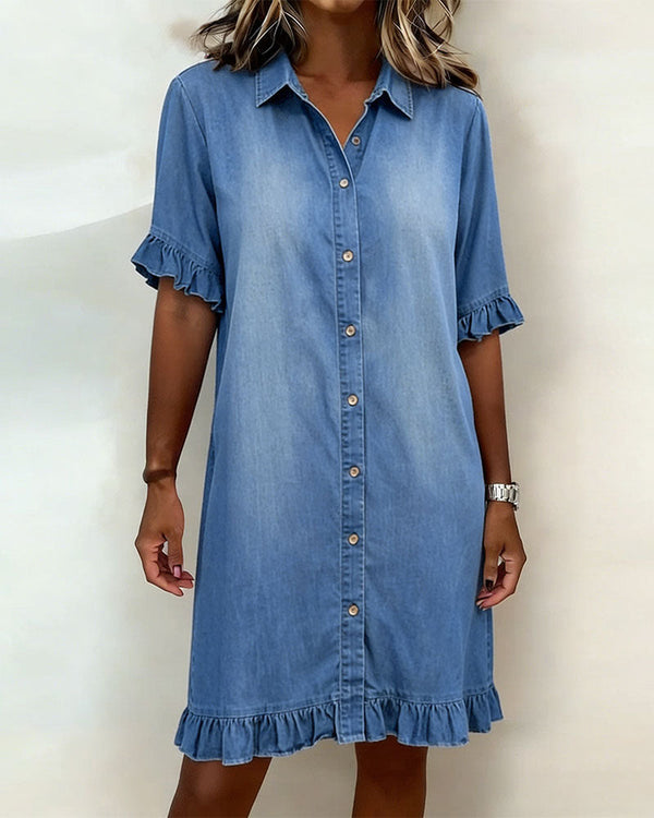 Dames midi jurk met knoopjes en korte mouwen, in een comfortabele relaxed fit, perfect voor zomer of lente.
