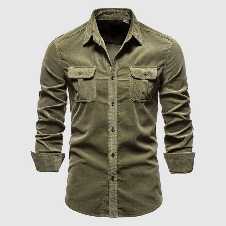 Veelzijdige heren denim polo met lange mouwen en twee borstzakken, geschikt voor een smart casual outfit.