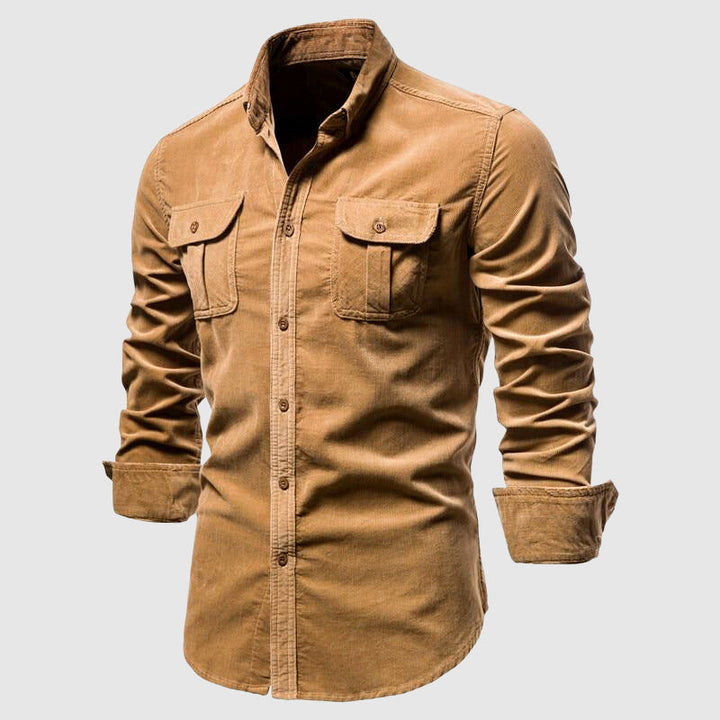 Heren denim polo met lange mouwen, voorzien van dubbele borstzakken, ideaal voor een smart casual look.