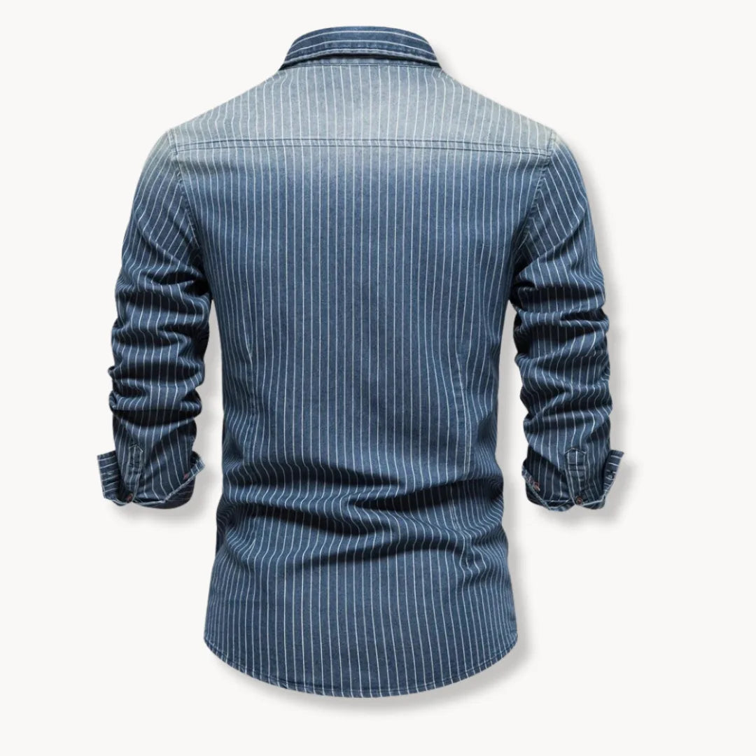 Stijlvol heren spijkeroverhemd met fijne streep, lange mouwen en borstzakken. Perfect voor casual outfits.