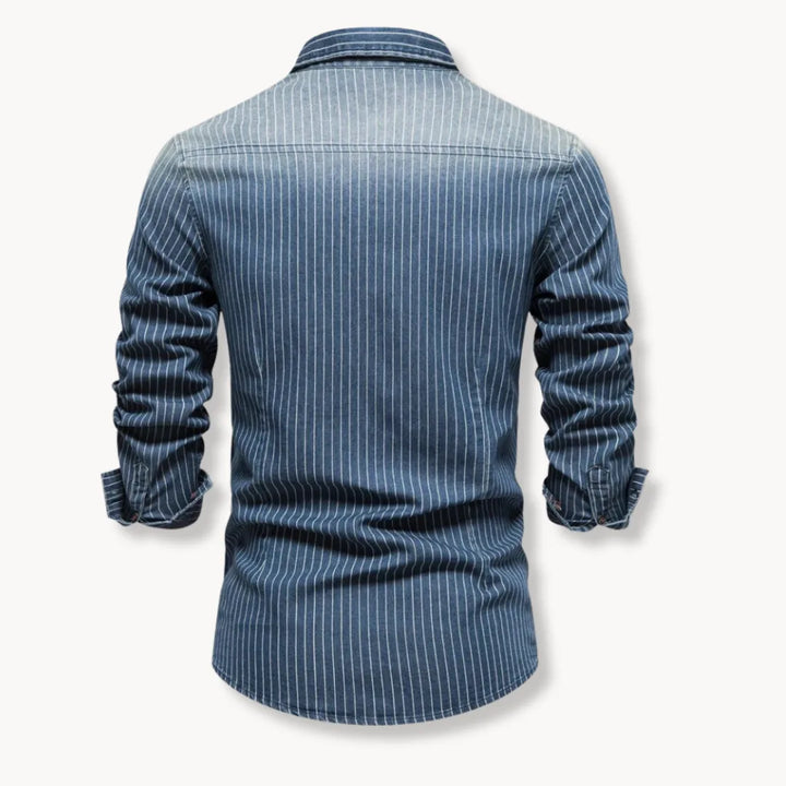 Stijlvol heren spijkeroverhemd met fijne streep, lange mouwen en borstzakken. Perfect voor casual outfits.