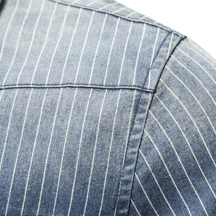 Comfortabel heren overhemd van denim met gestreepte print, lange mouwen en borstzakken; ideaal voor dagelijks gebruik.
