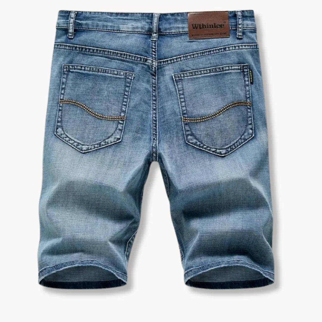 Donkerblauwe heren spijkerbroek kort, comfortabele denim shorts, ideale casual zomerkleding.