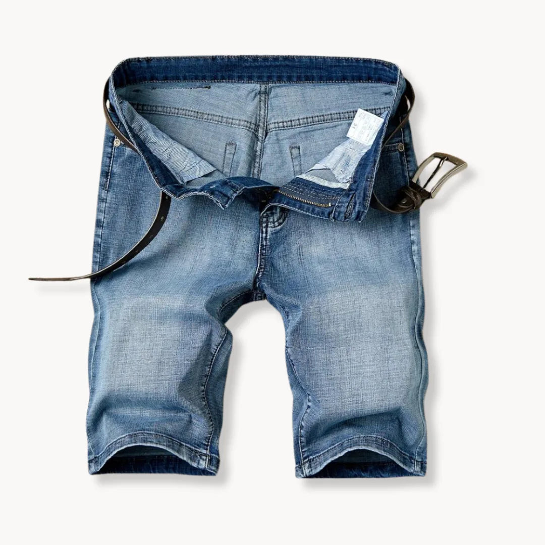 Blauwe heren denim shorts, comfortabele pasvorm, vijf-pocket stijl. Perfect voor casual zomerkleding.