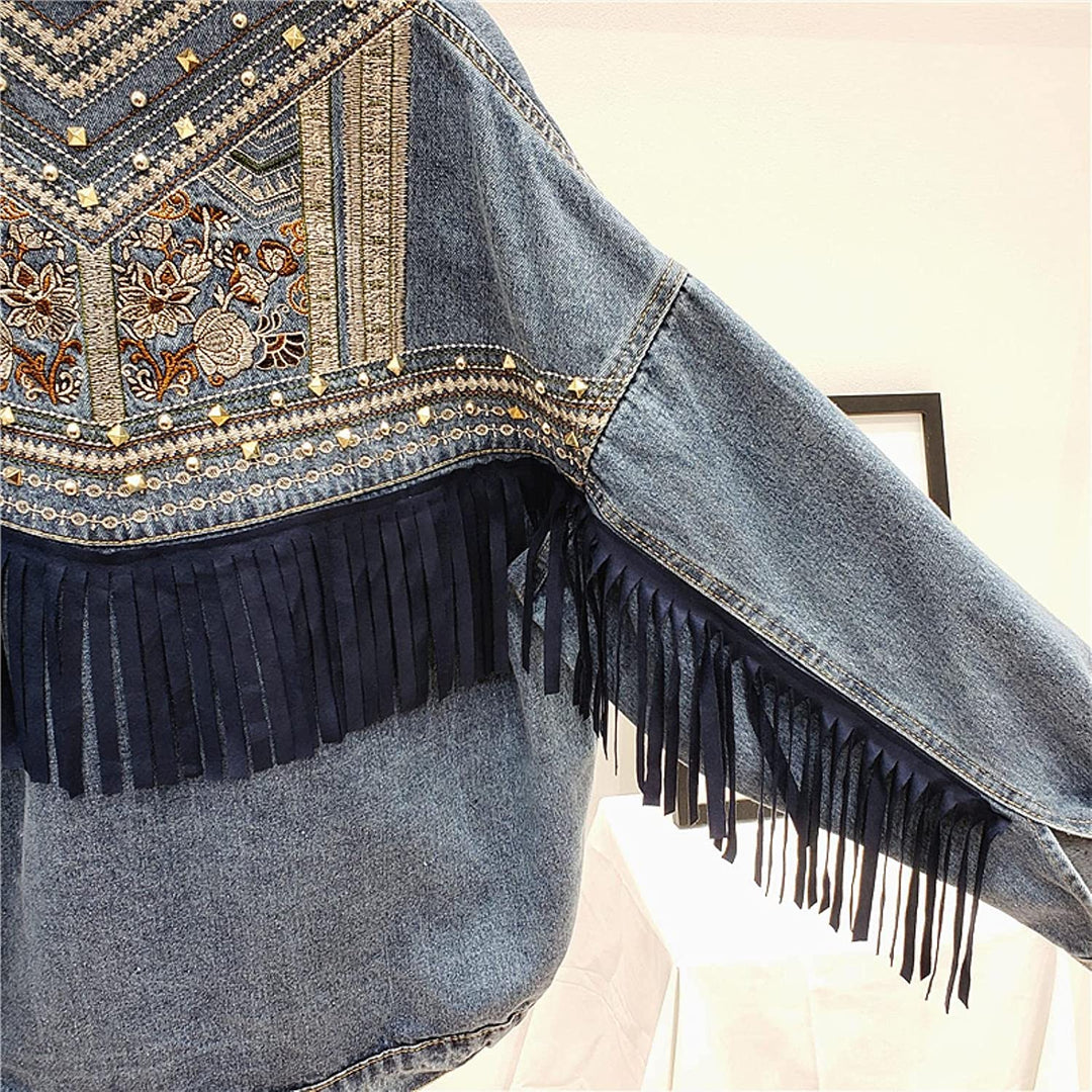 Achterkant van het navy dames boho jack met bloemenprint en lange franjes, unieke modieuze pasvorm.