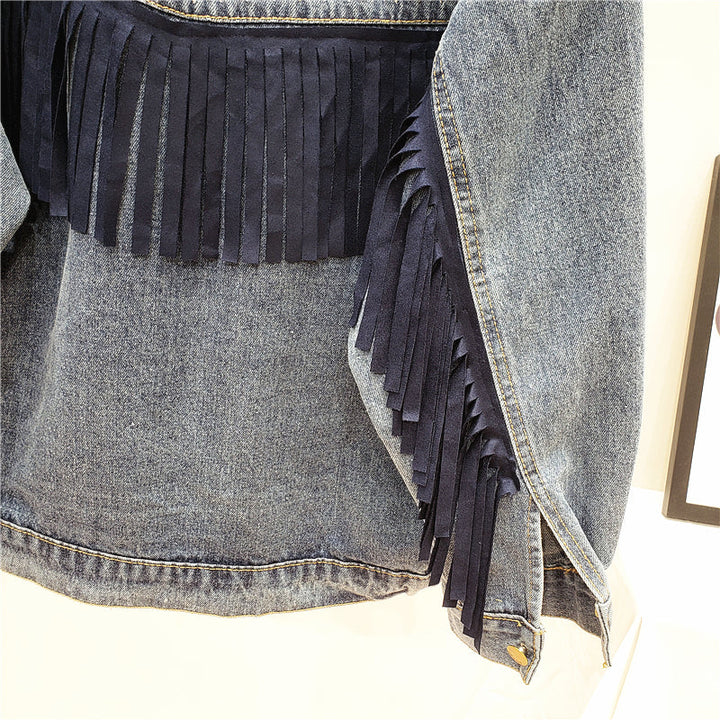 Stijlvol dames jeansjasje in boho look met unieke franjes, perfect als bovenkleding voor elke gelegenheid.