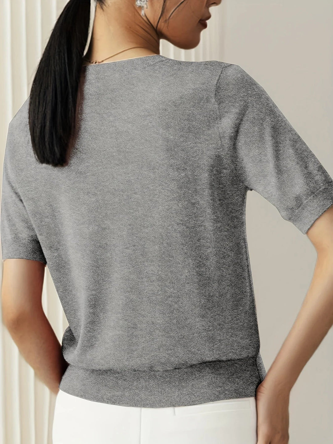 Losvallende dames voorjaarstrui Mira, met korte mouwen voor een relaxte, trendy look.