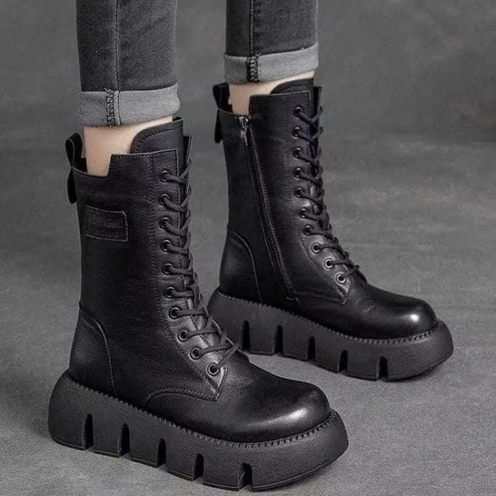 Comfortabele dames plateau combatlaarzen met antislipzool en voetondersteuning. Ideaal voor de winter.