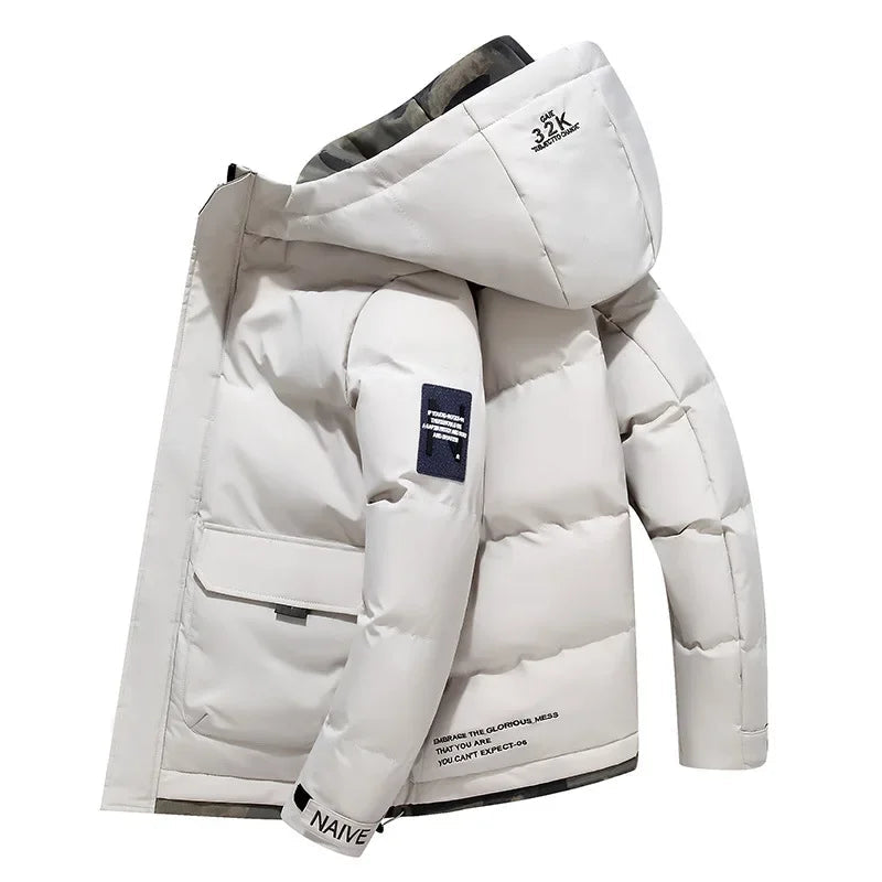 Warme heren winterjas met capuchon van aurora wonen, essentieel voor wintermode. Stijlvol en comfortabel.