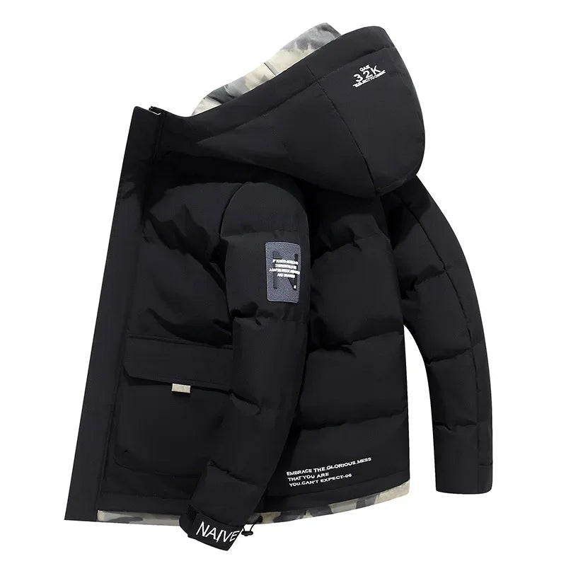 Stijlvolle heren winterjas met capuchon, perfect voor koude dagen. Warme, comfortabele parka voor heren.