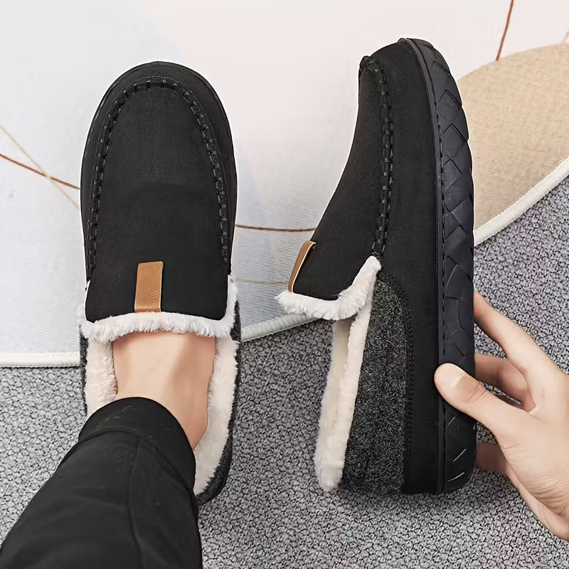 Casual unisex binnenslippers met een dikke, zachte zool, voor ontspannen momenten in huis.