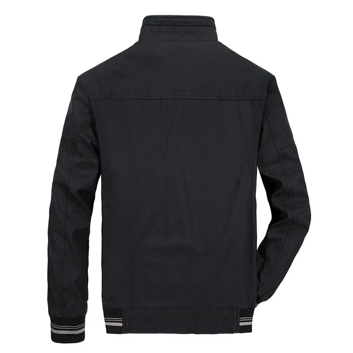 Stijlvolle groene casual herenjas. Deze lichtgewicht slimfit zomerjas biedt comfort als windbreaker.